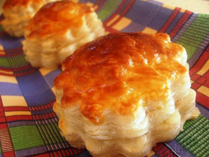 Túrós virágok leveles tésztából