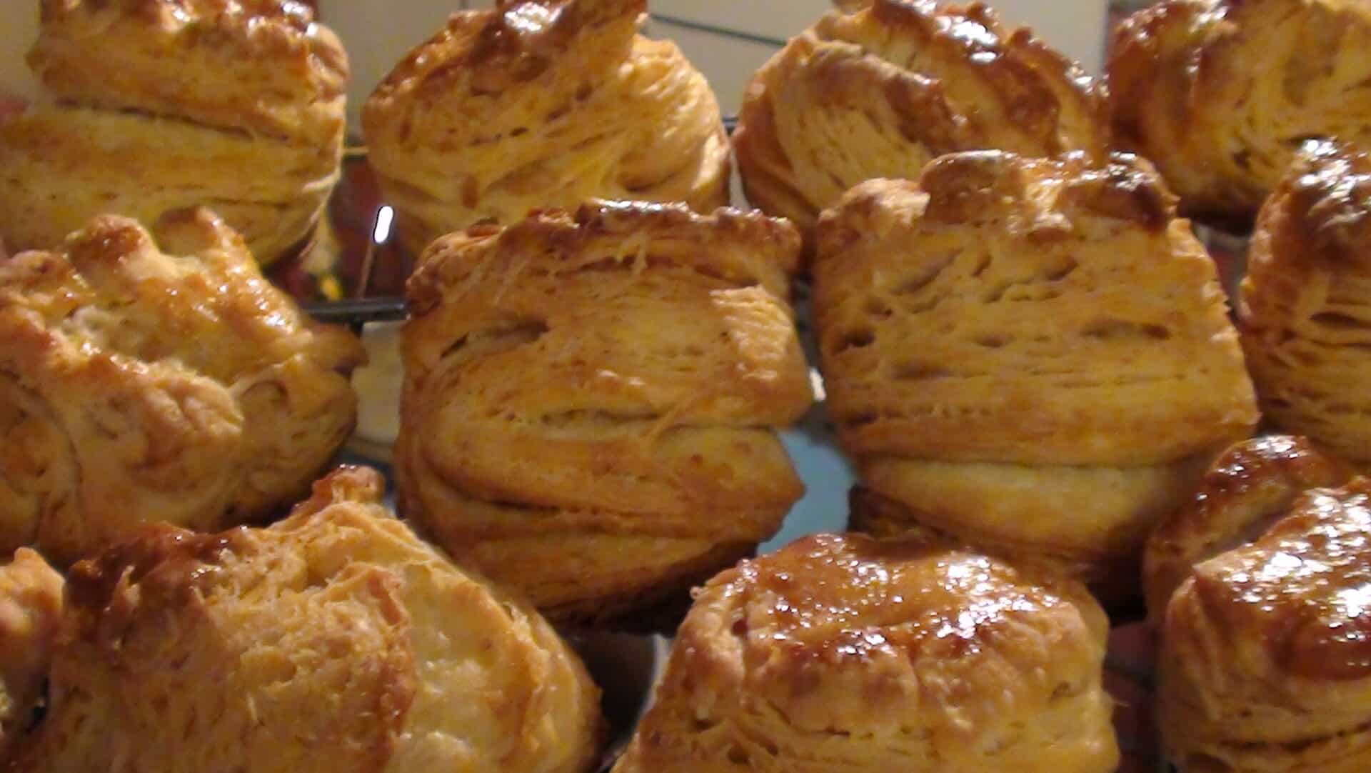 Hajtogatott töpörtyűs pogácsa