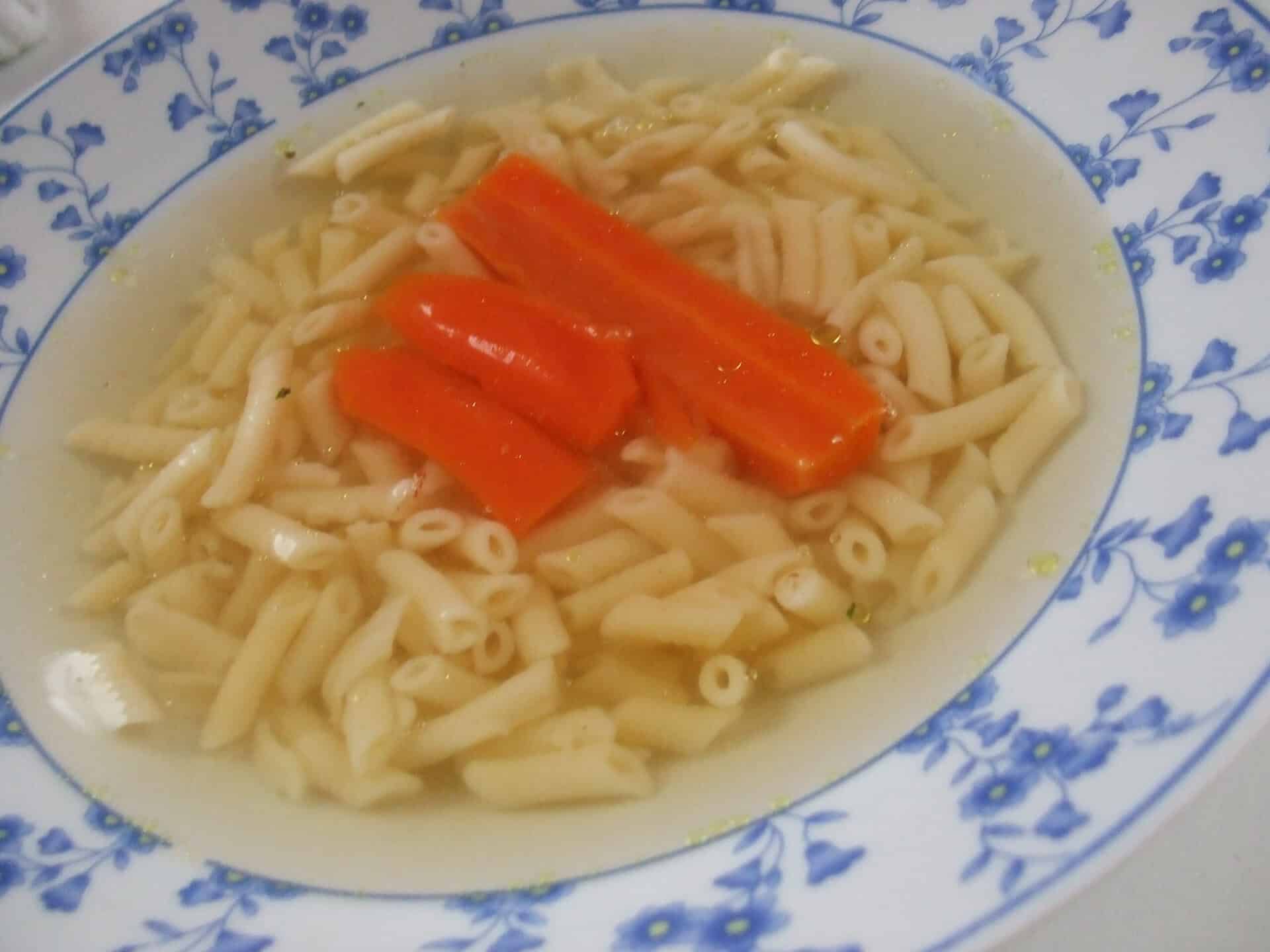 Húsleves csirkeszárnyból csigatésztával