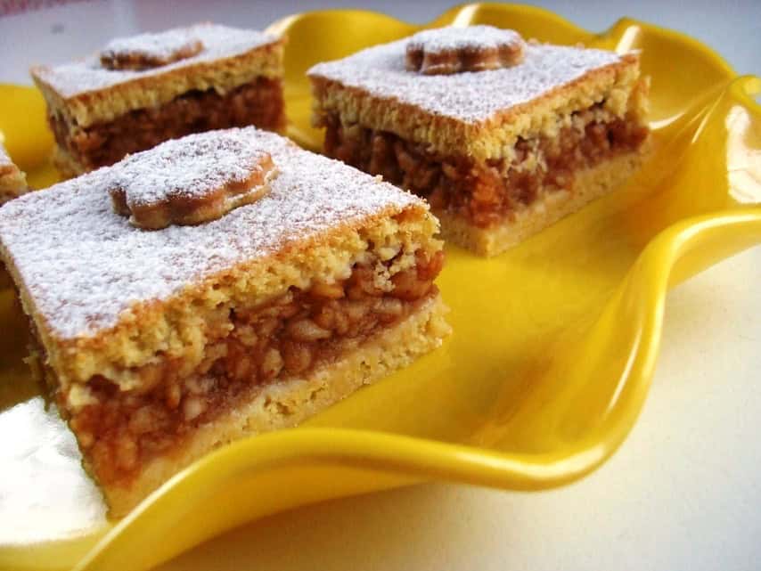 Virágos almás pite