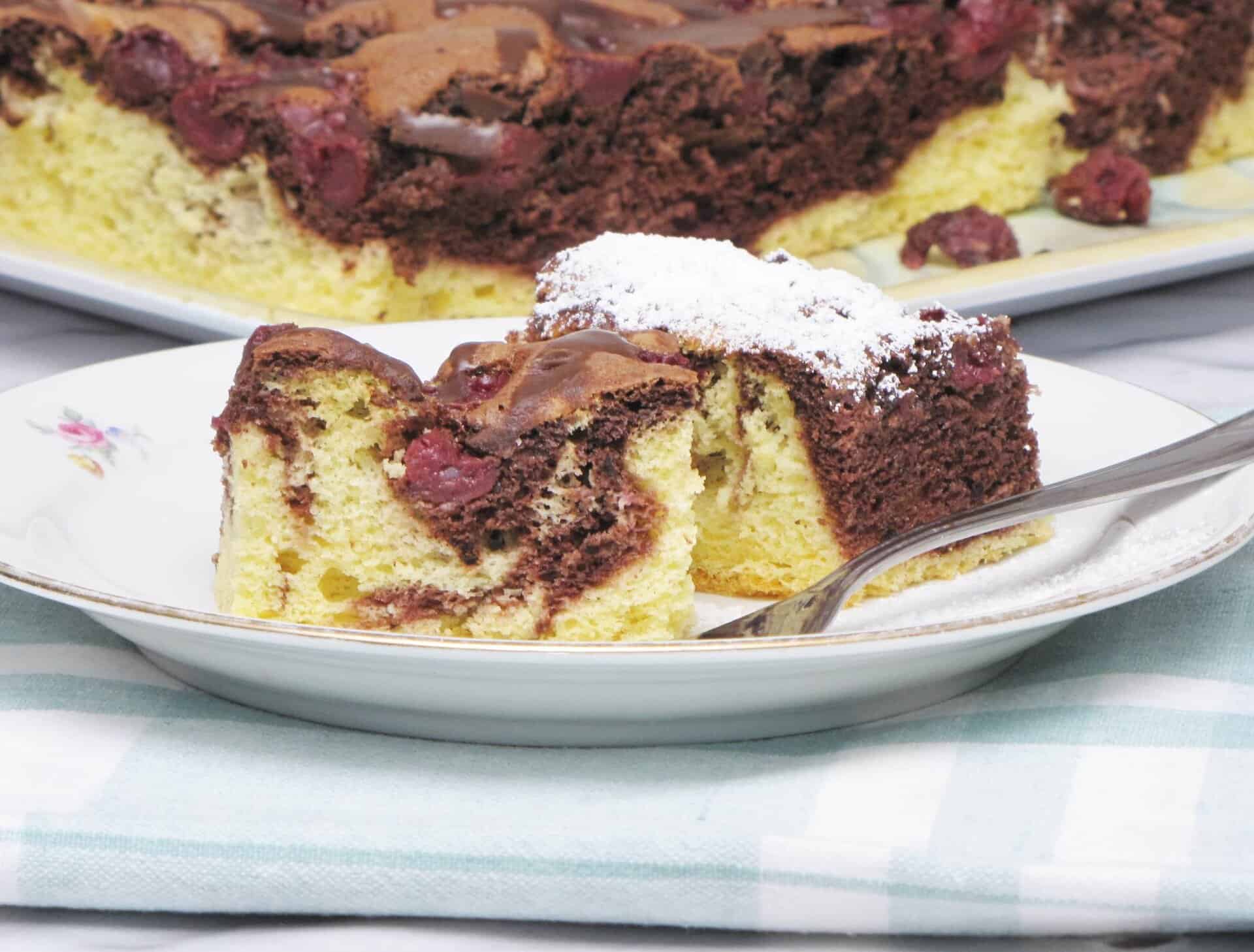 Márványos-meggyes piskóta.