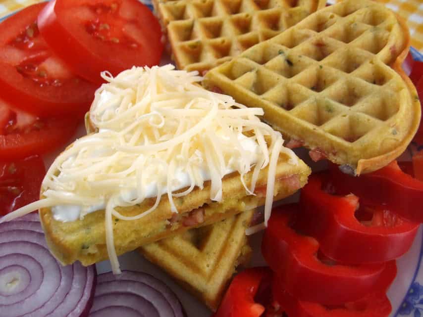 Sonkás-lila hagymás gofri