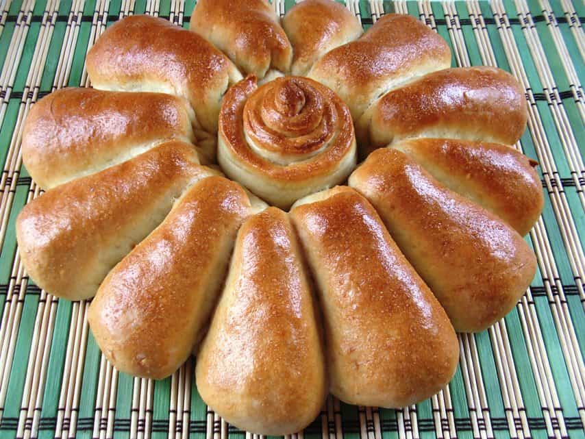 Sonkába tekert sajttal töltött buktavirág