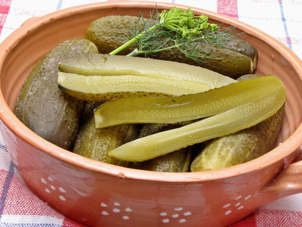 Egyszerű, kenyeres, kovászos uborka