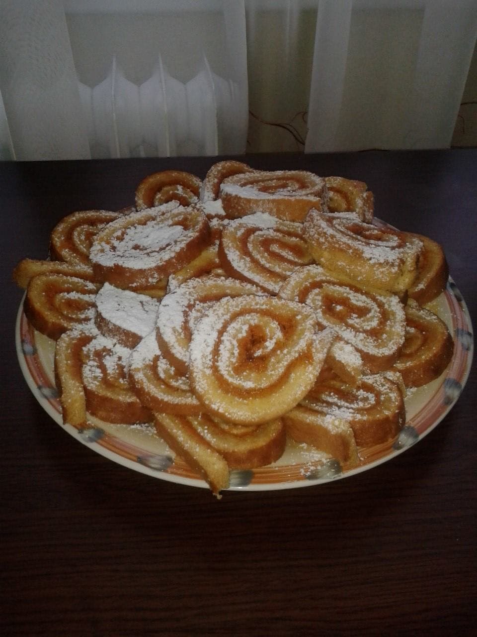 Piskóta tekercs házi baracklekvárral