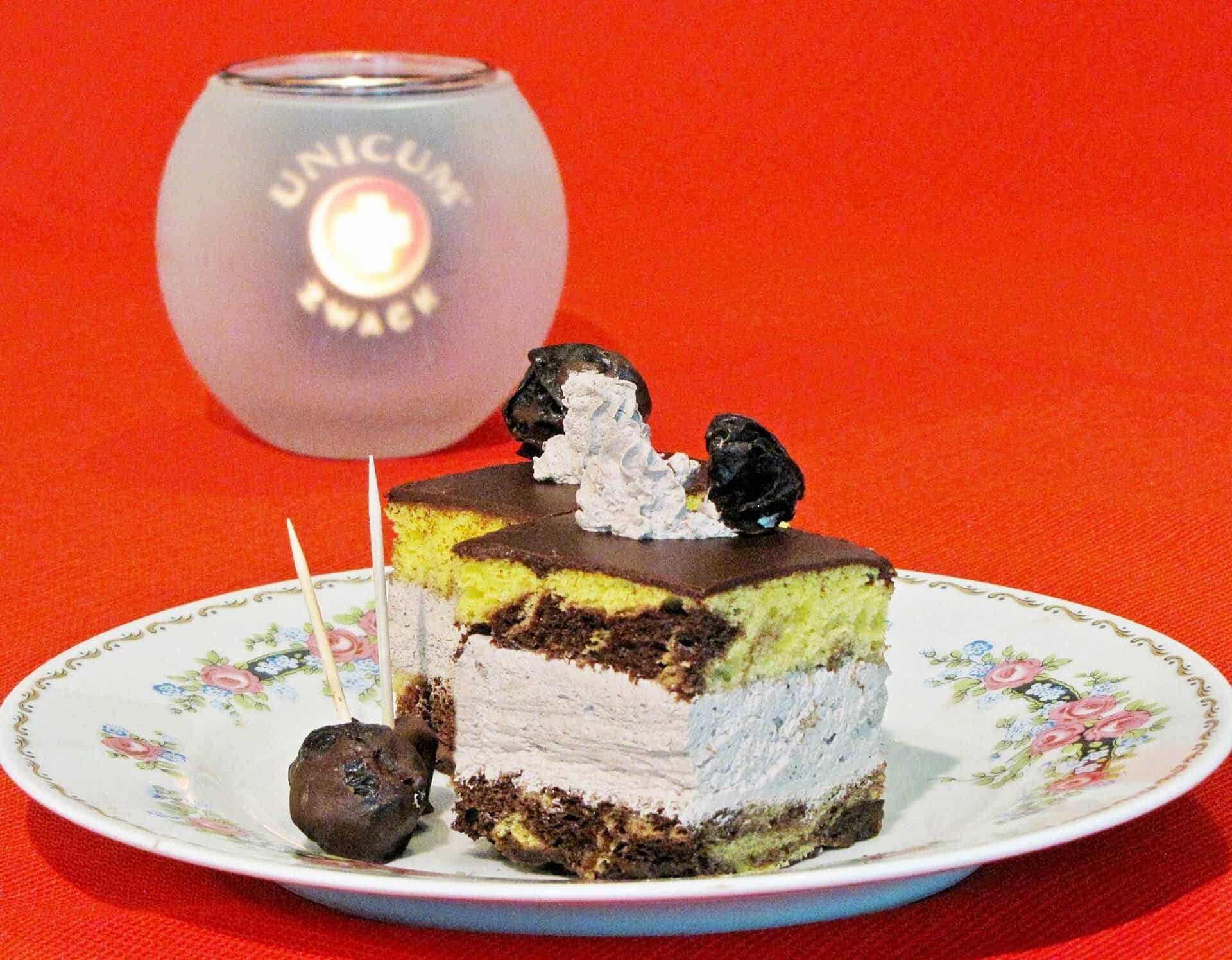 Aszalt szilvás, unicumos, krémes kocka