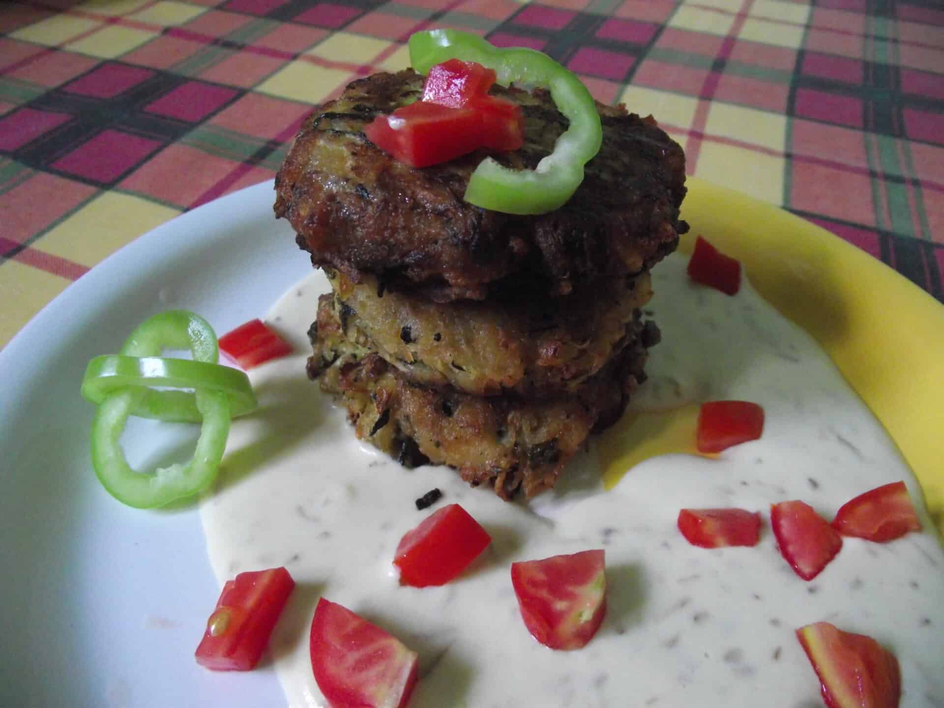 Cukkinifasírt füstöltsajt-mártásban