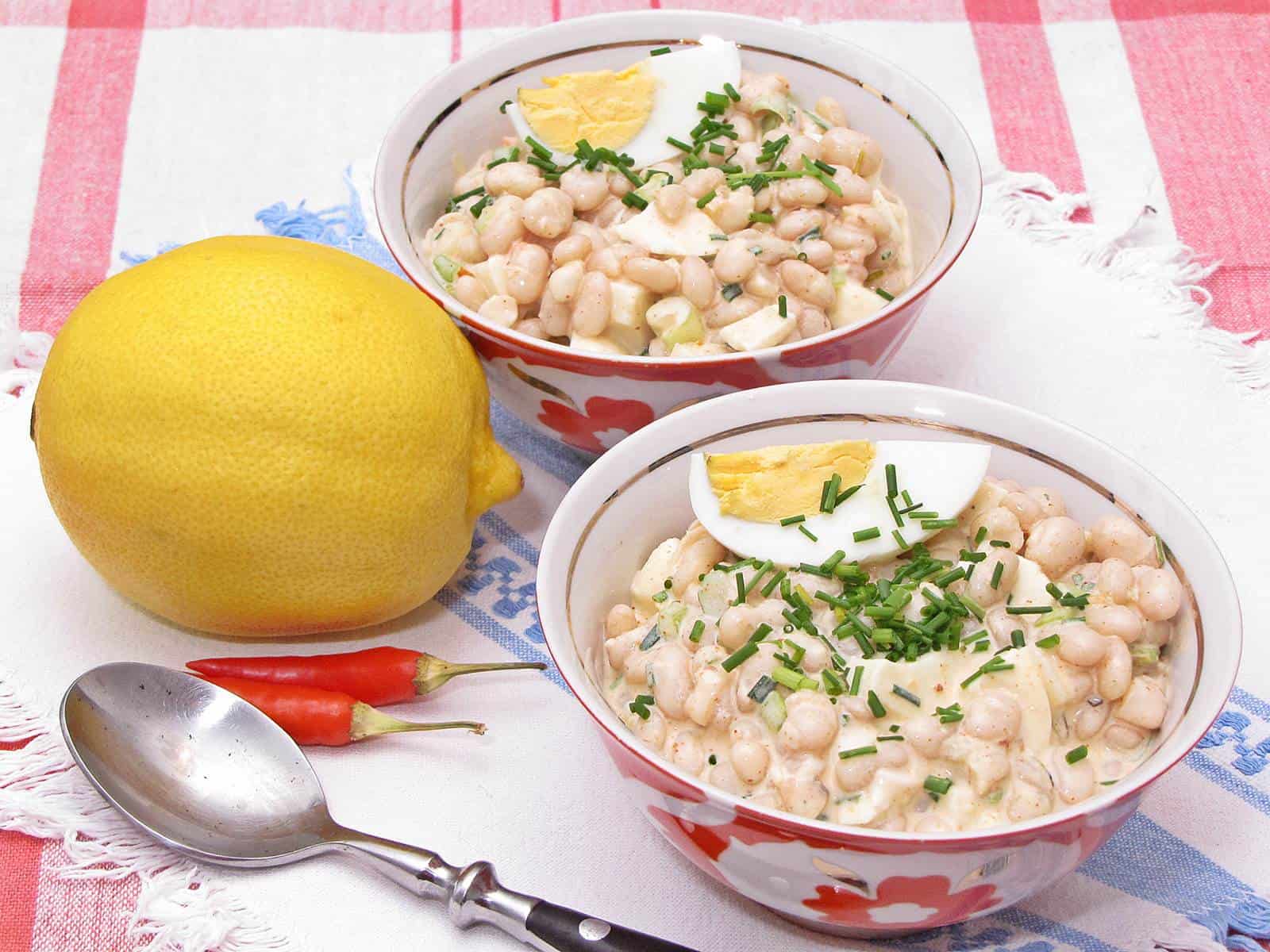 Tojásos babsaláta piri – piri fűszerrel.