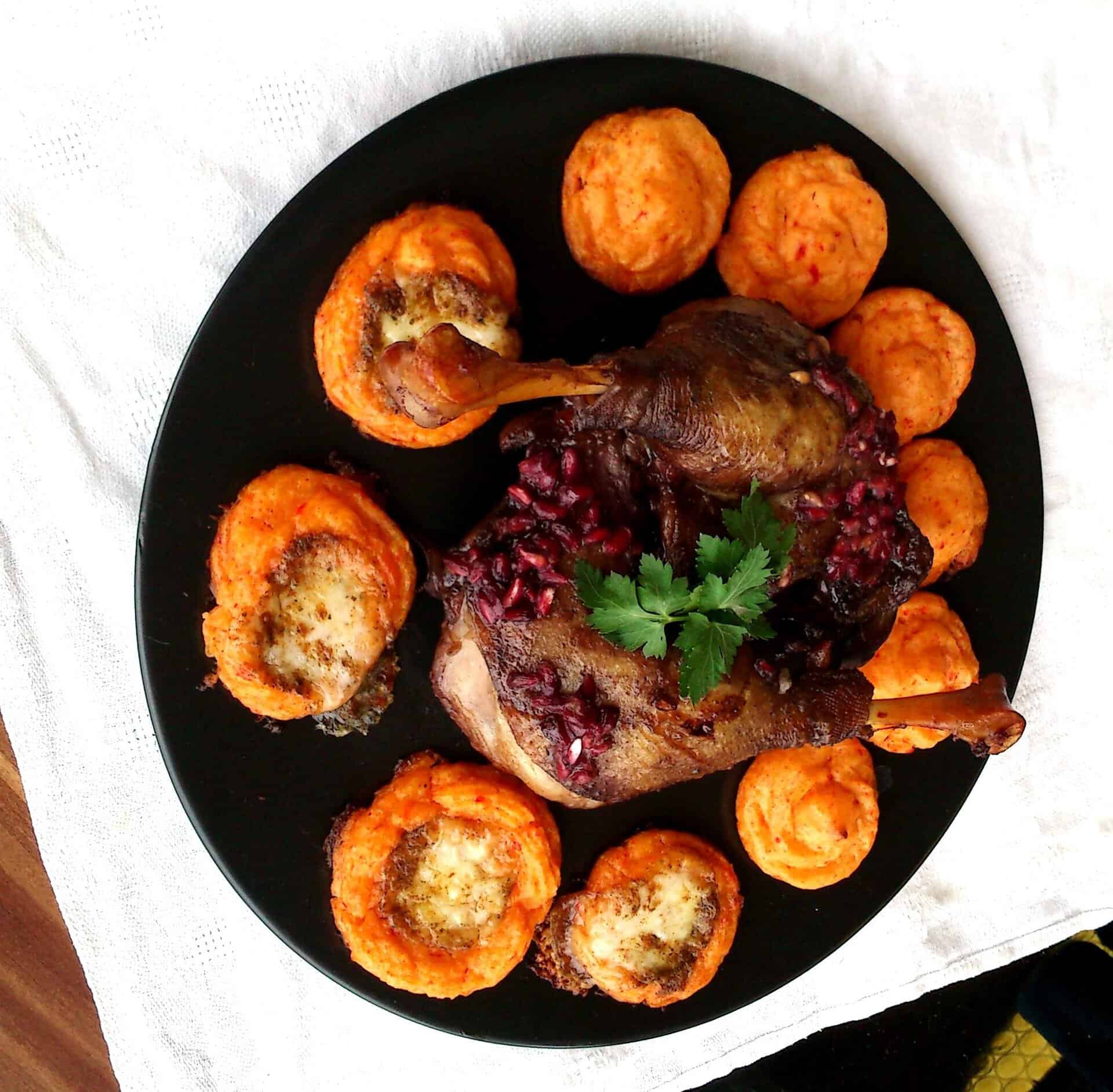 Gránátalmás-vörösboros libacomb sült paprikás herc