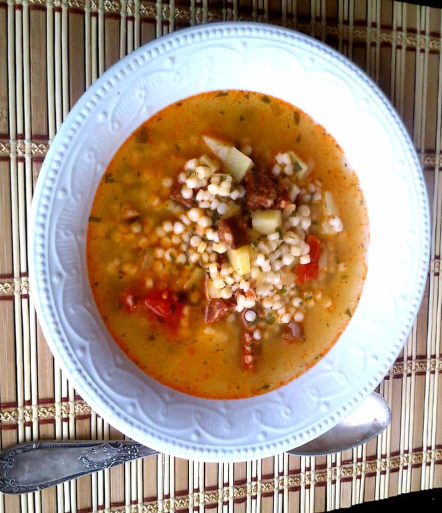 Kolbászos tarhonyaleves