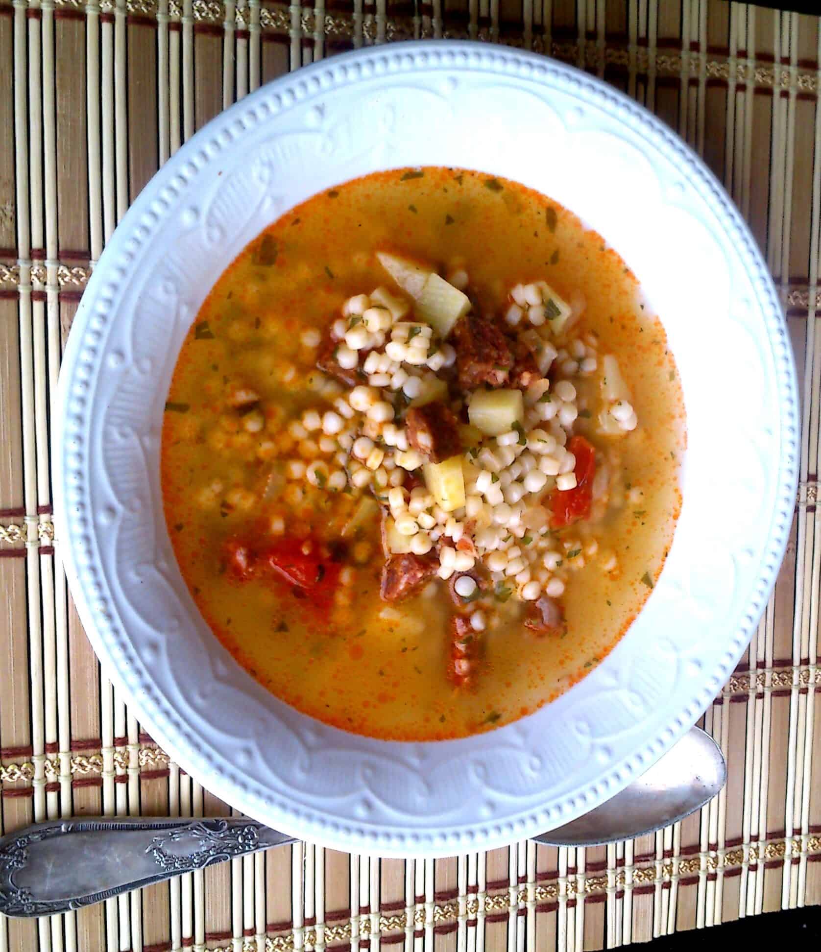 Kolbászos tarhonyaleves