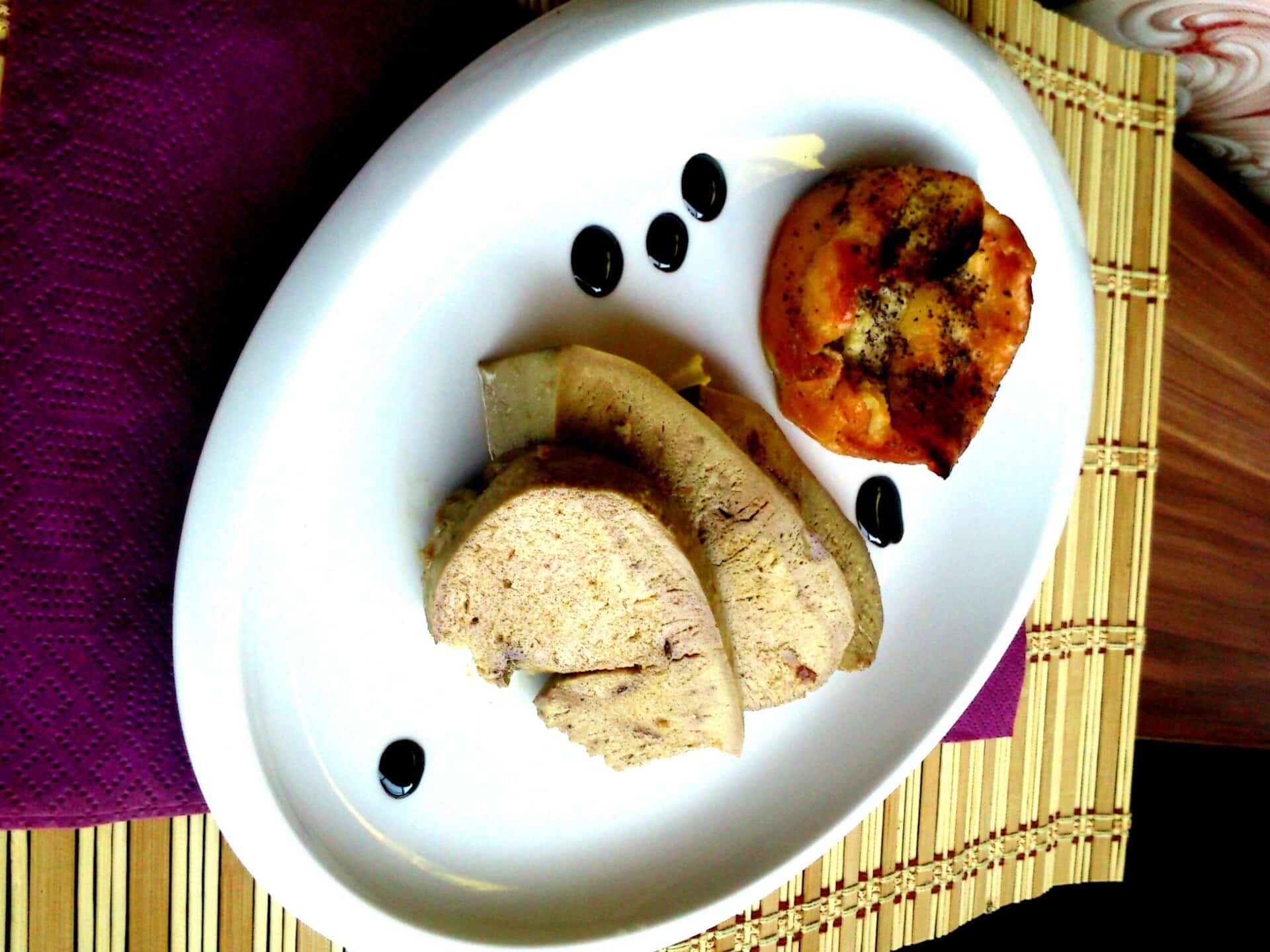 Mákolajban sült libamáj mézes-mákos gubával