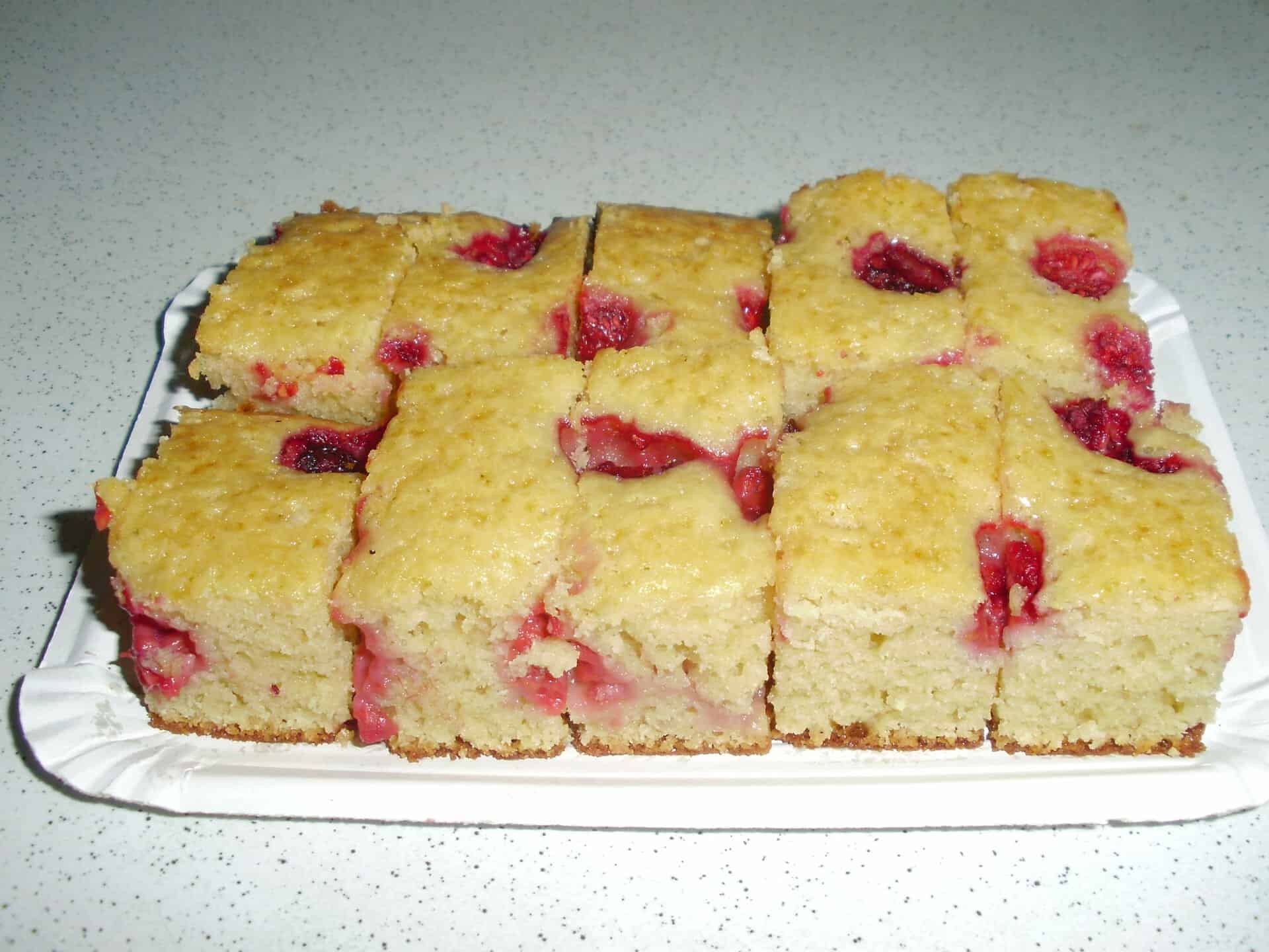 Meggyes sütemény (bögrés)