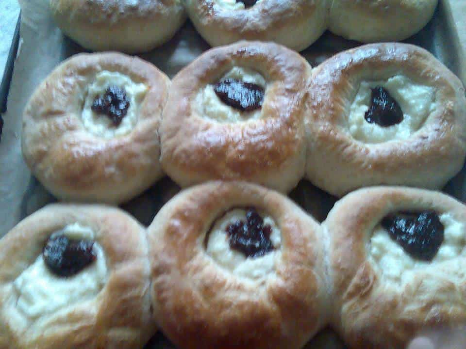 Túrós lekváros kalács.