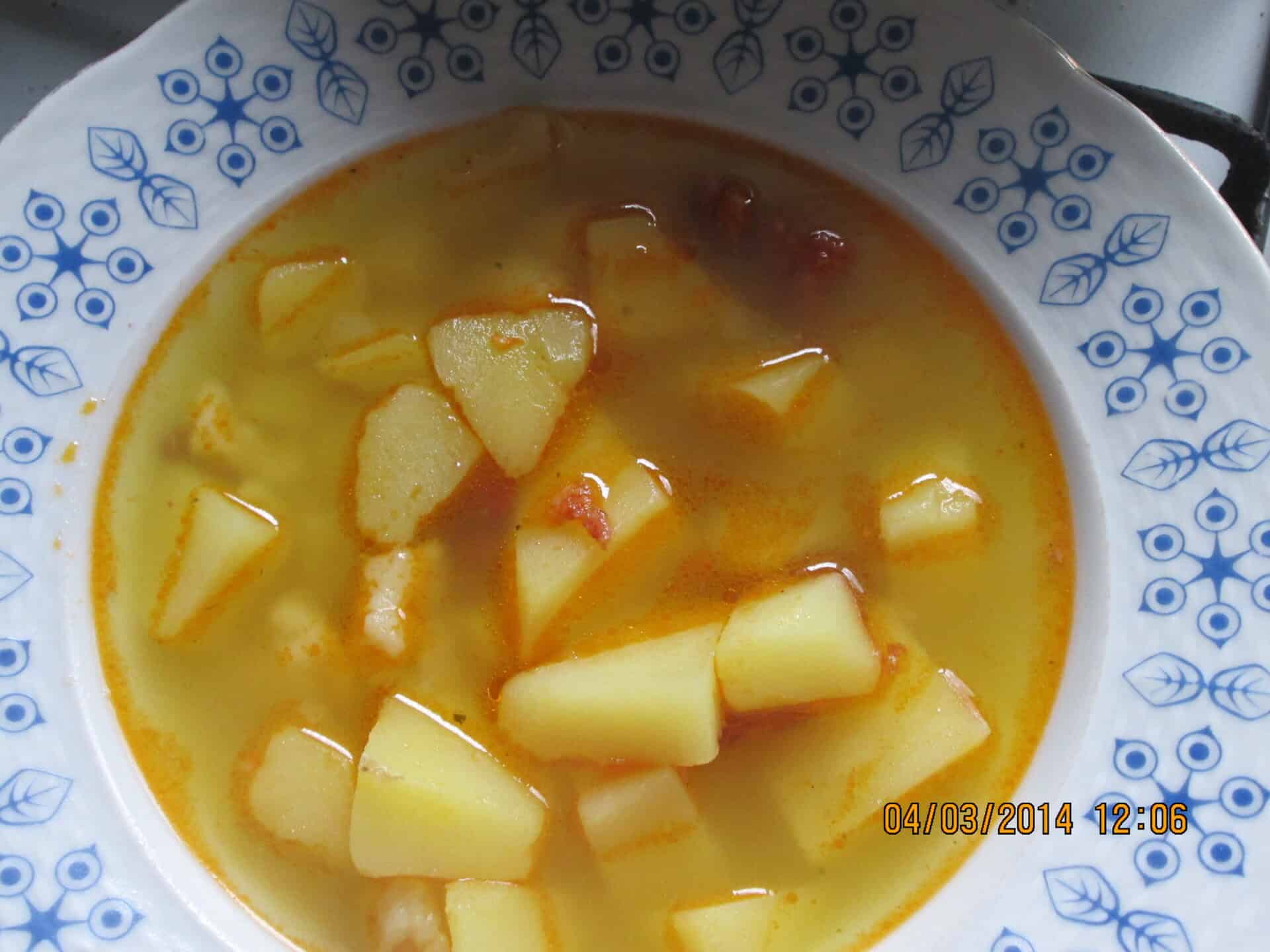 Kalbászos krumpli leves.