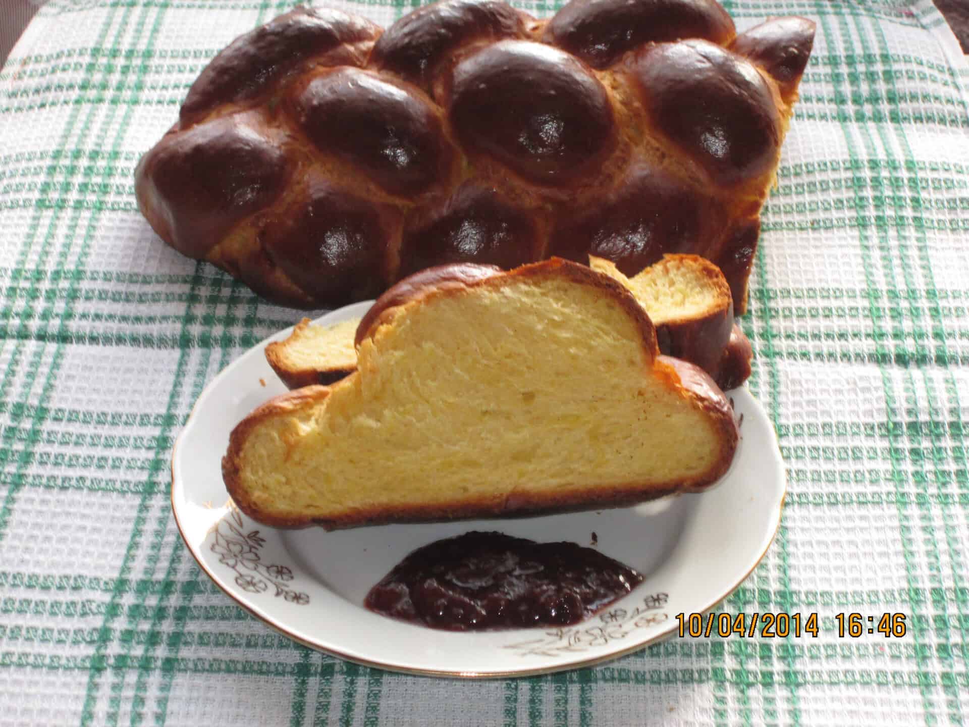 Mazsola nélküli fonott kalács.