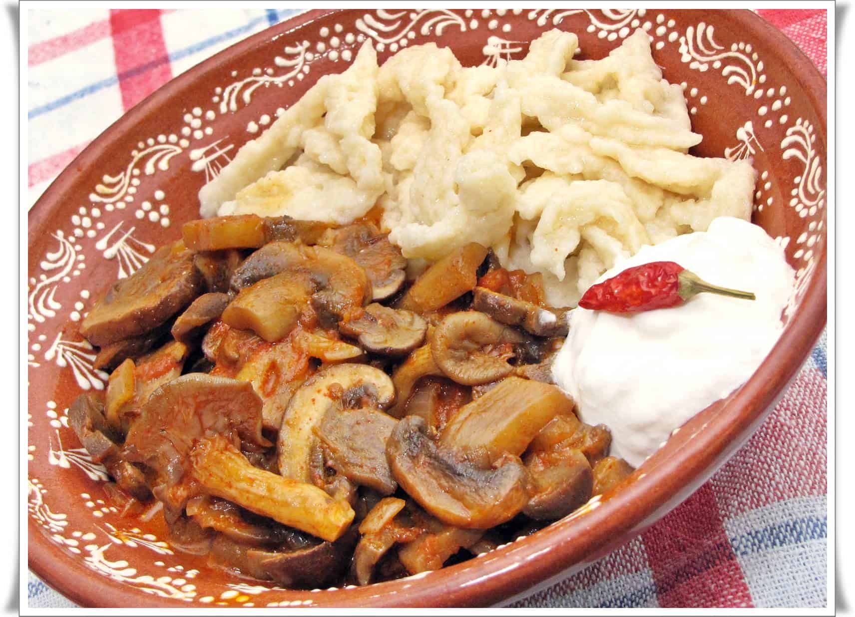 Csípős gombapaprikás szárított paradicsommal.