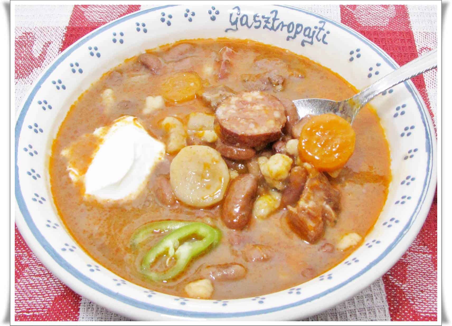 Babgulyás, 20 főre.