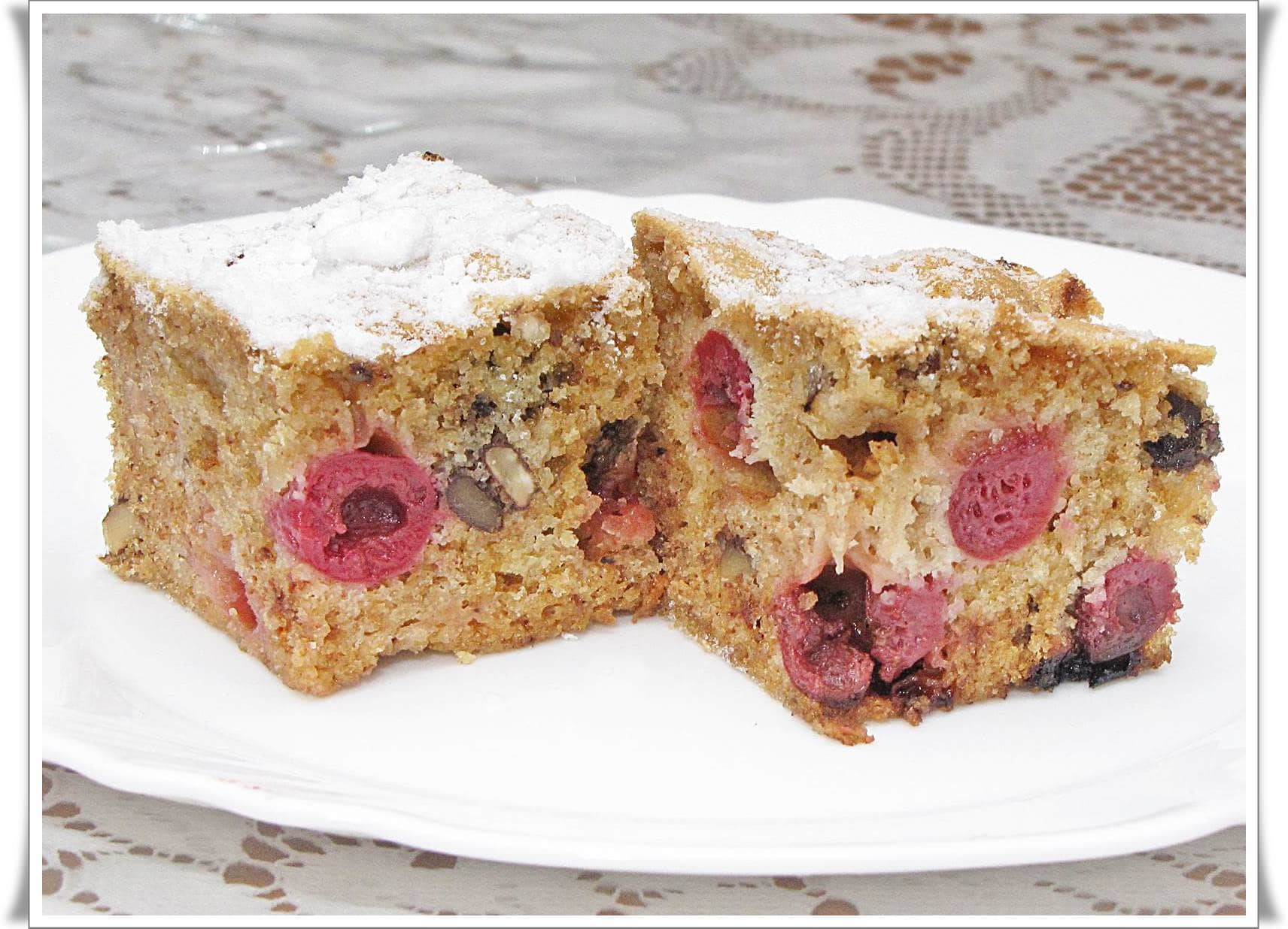 Meggyes – diós süti csokidarabokkal