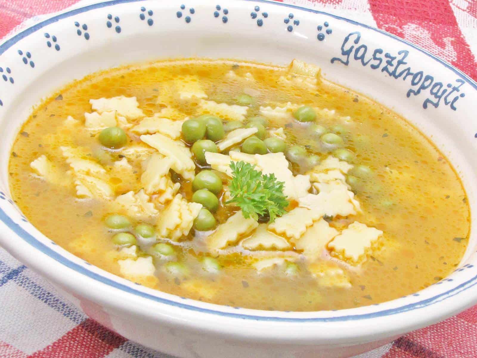 Magyaros zöldborsóleves