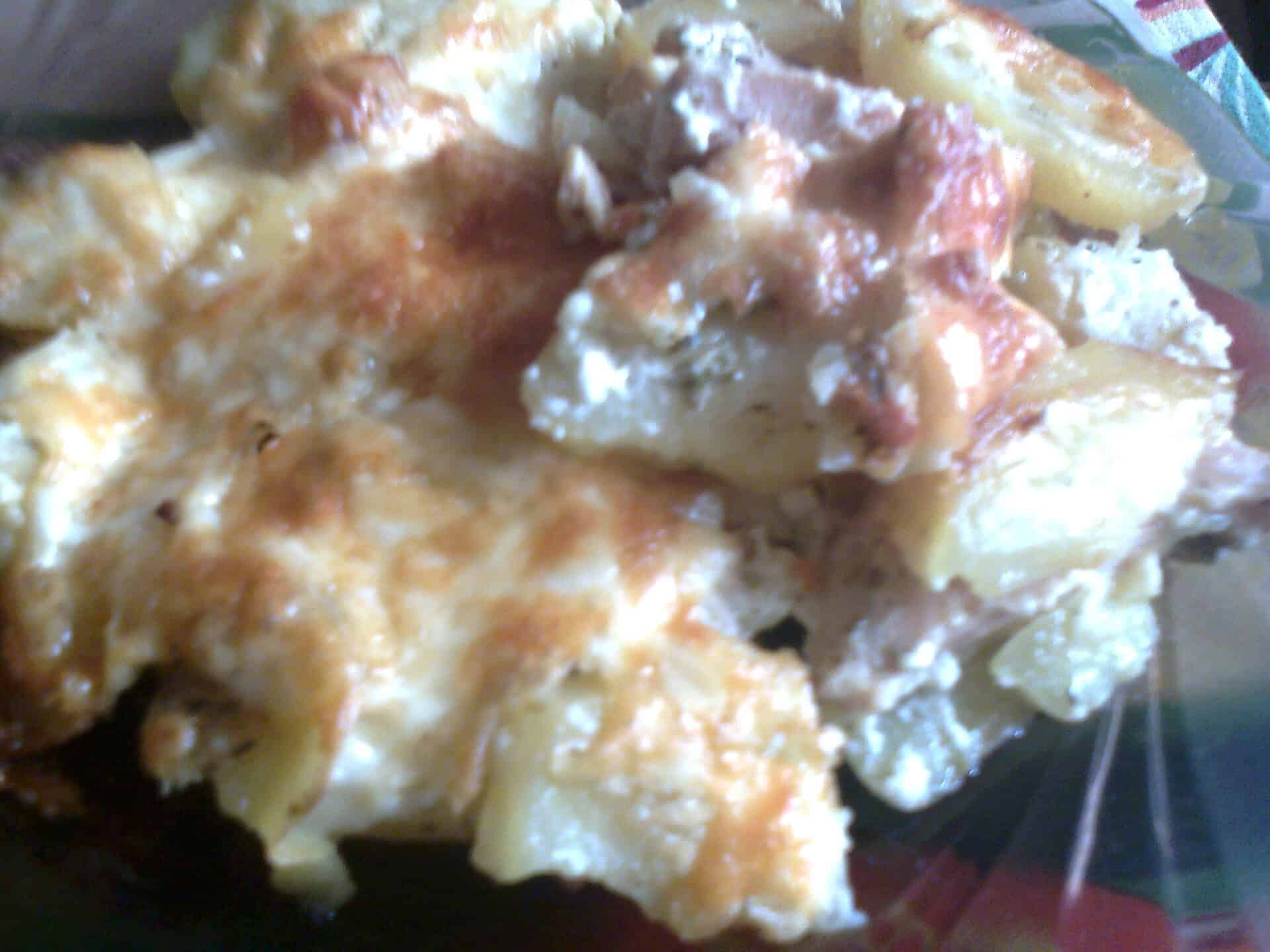 Tepsis csirke mell burgonyával.