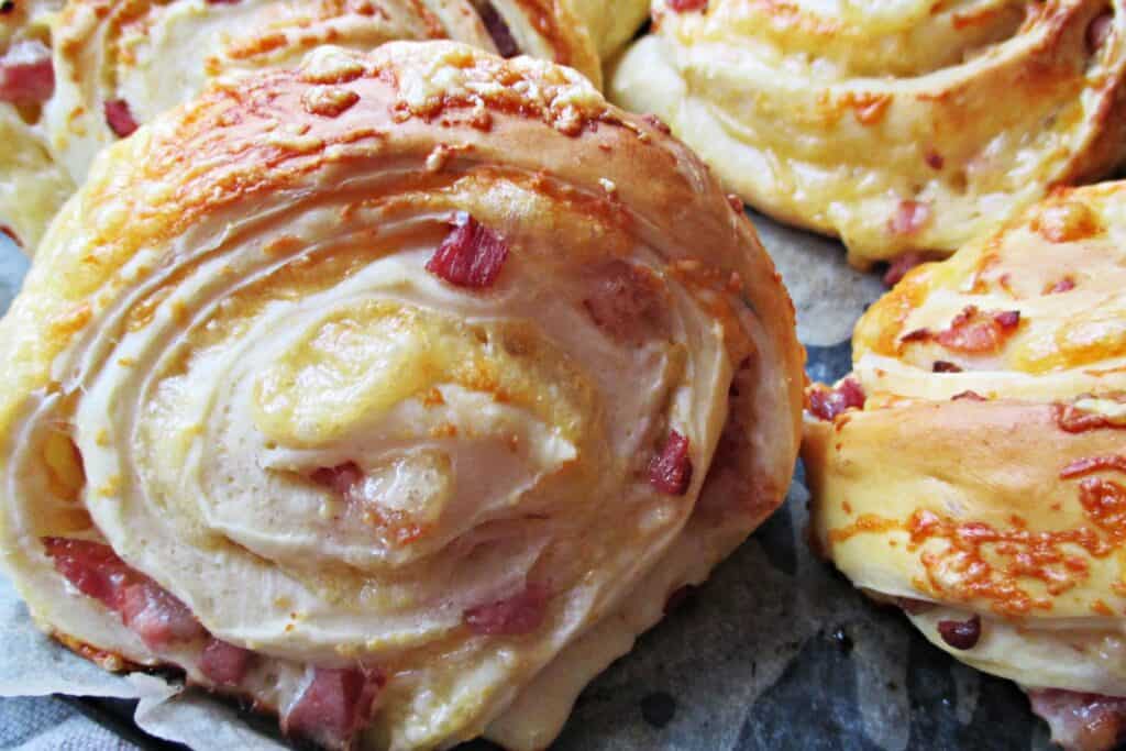 Sajtos-baconös buci