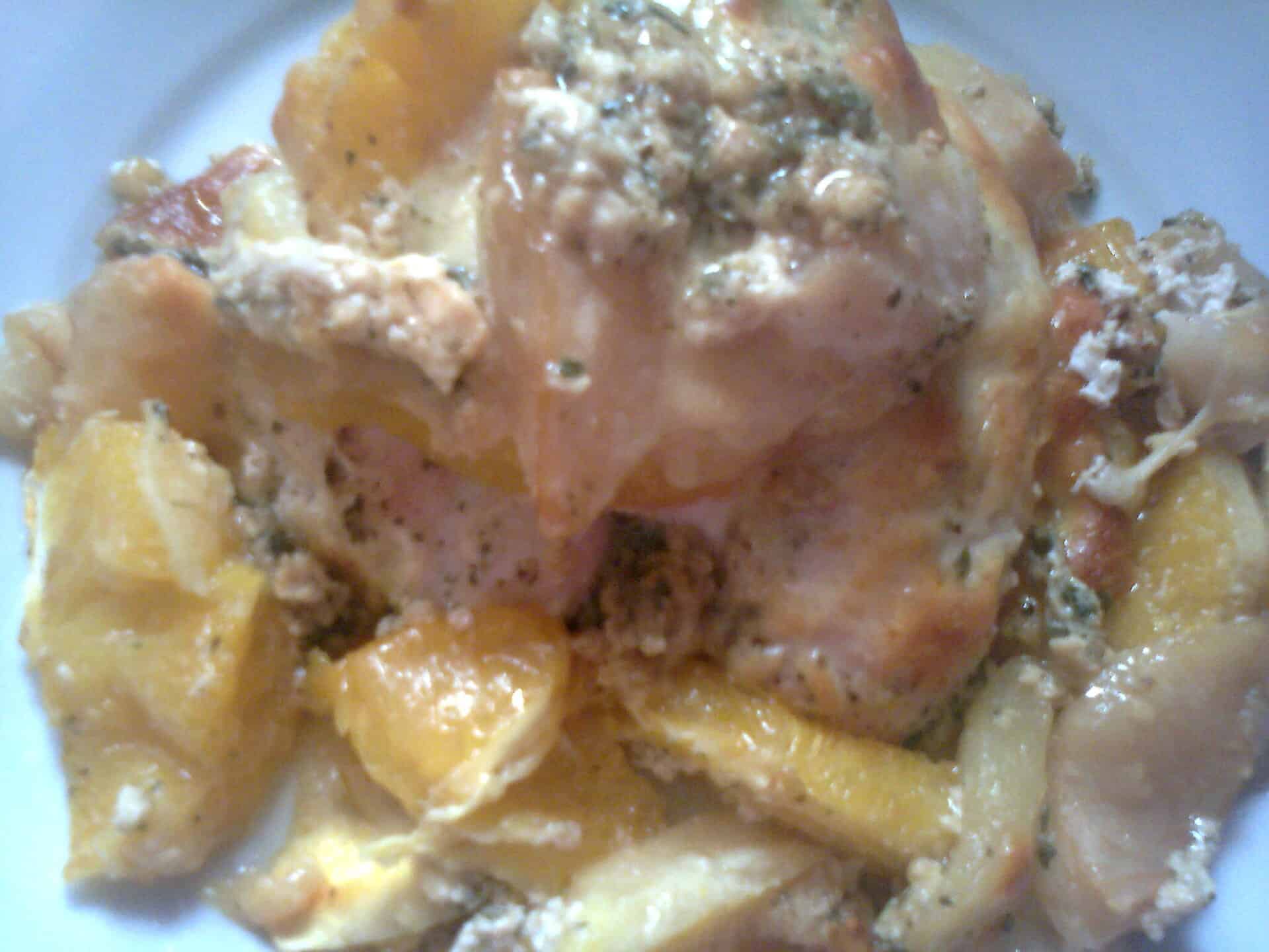 Csirke mell gyümölcsösen,fűszeressen tepsiben sütv