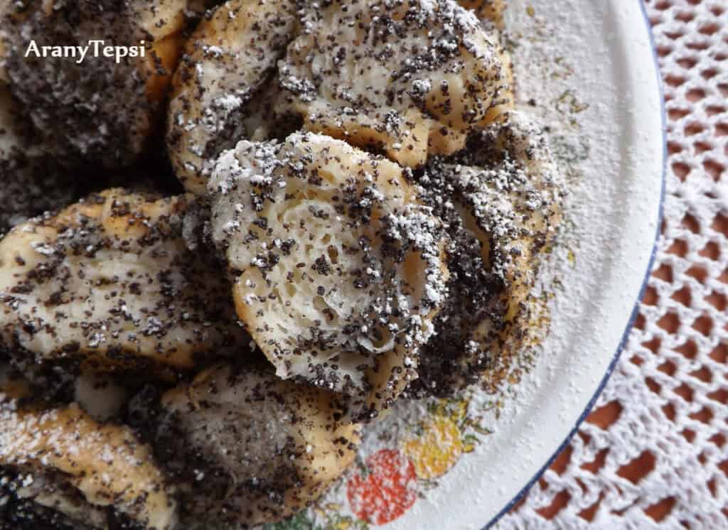 Mákos babájka kifliből