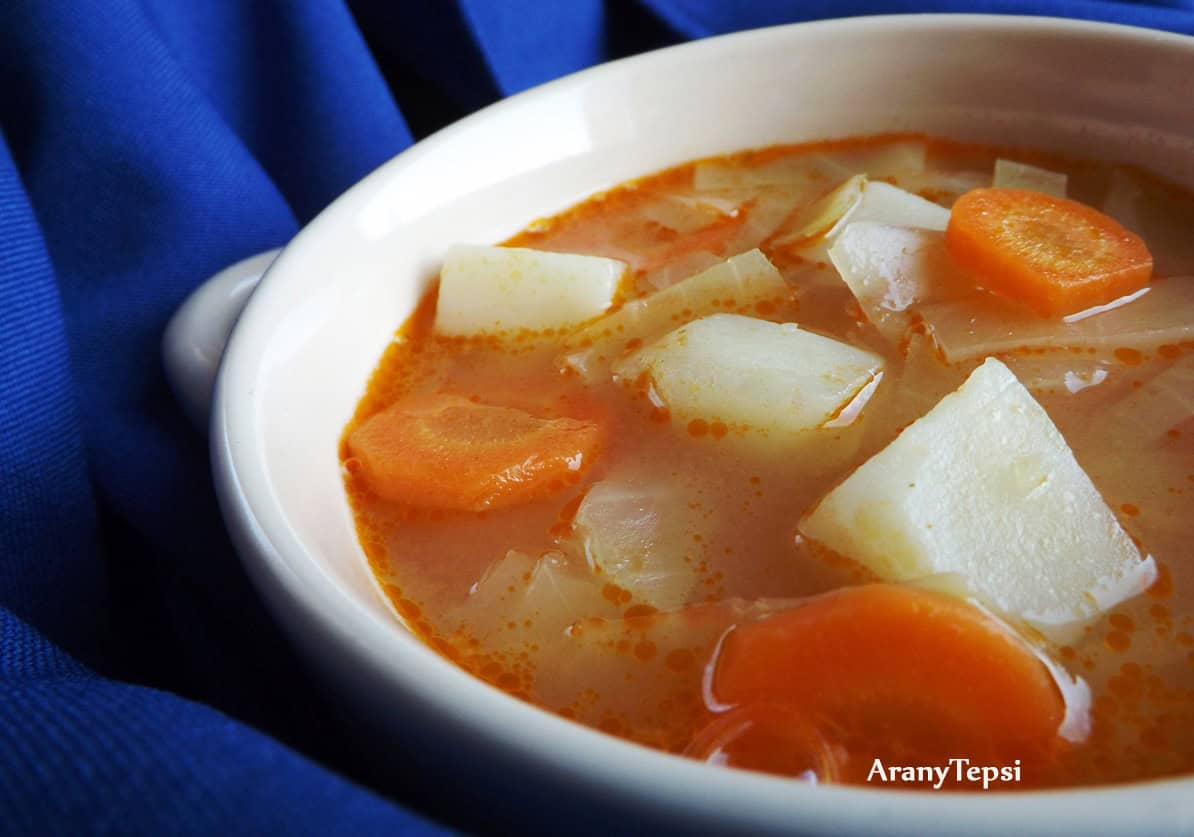 Könnyű paradicsomos káposztaleves