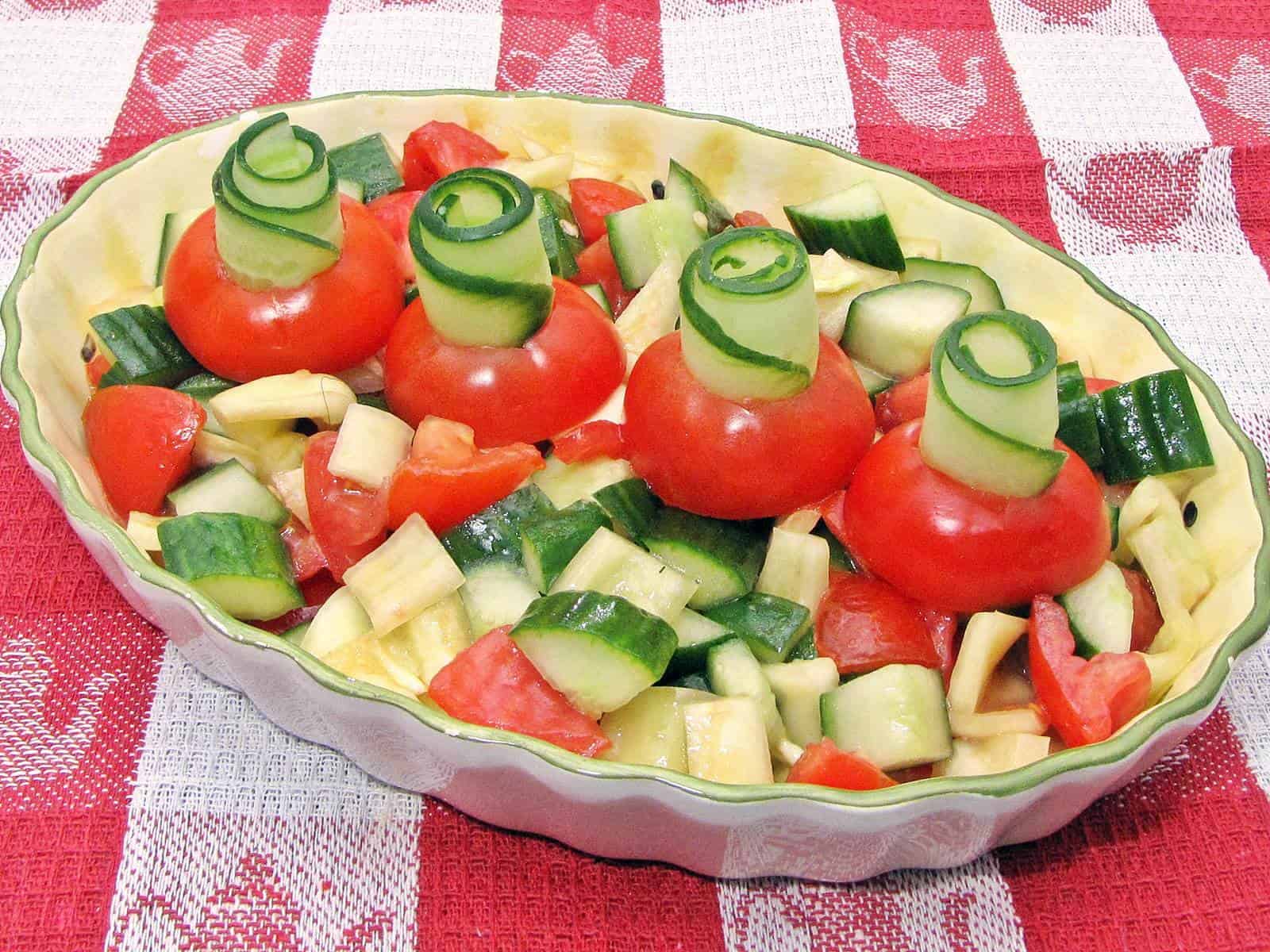 Vegyes saláta nagyobb vendégsereg részére