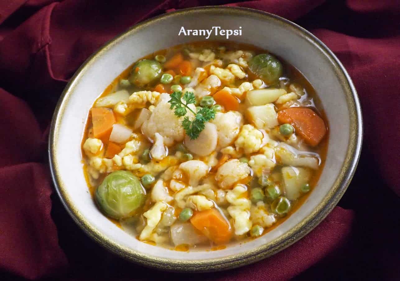 Zöldségleves házi reszelt tésztával