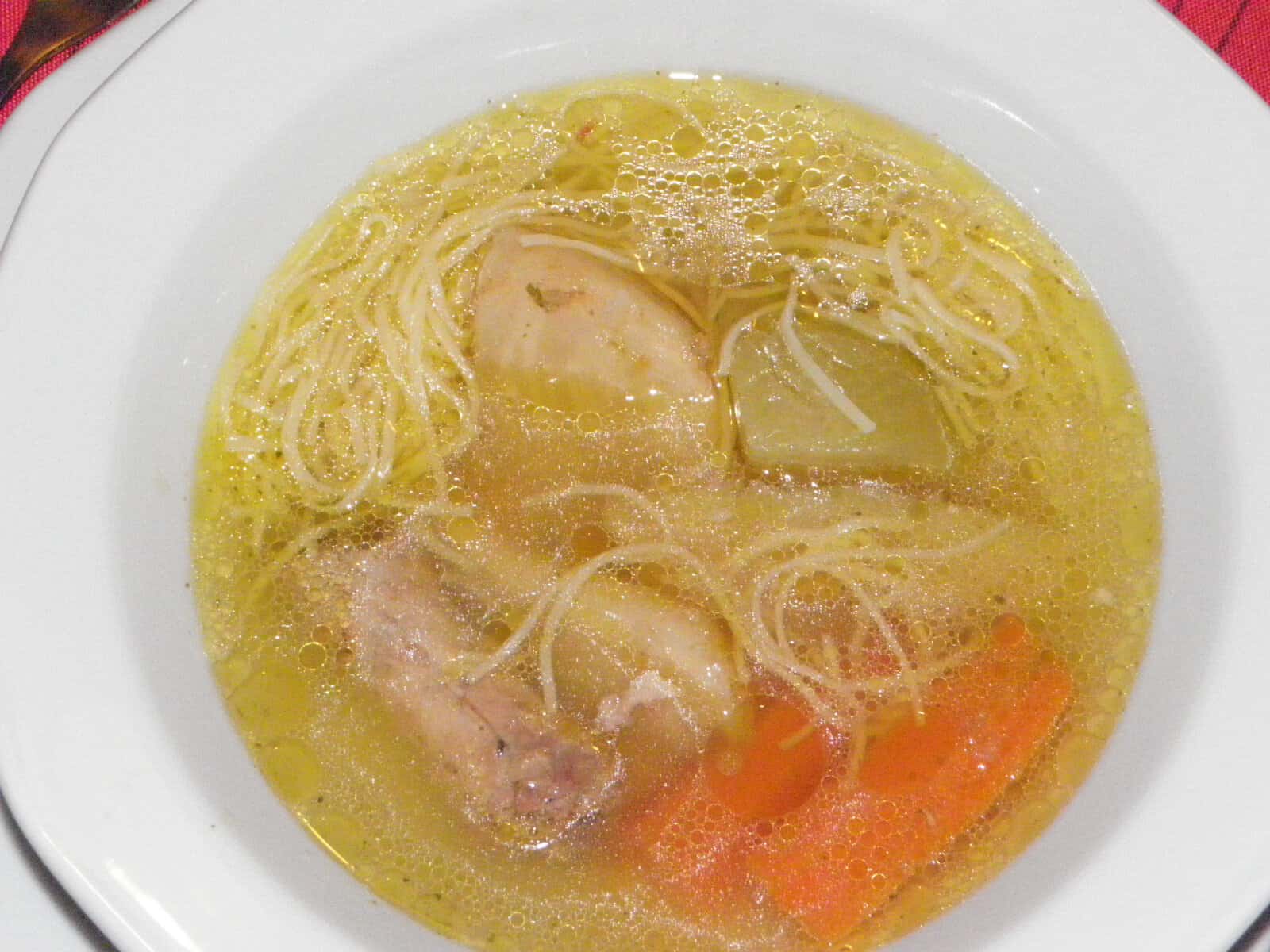 Egyszerű csirke húsleves