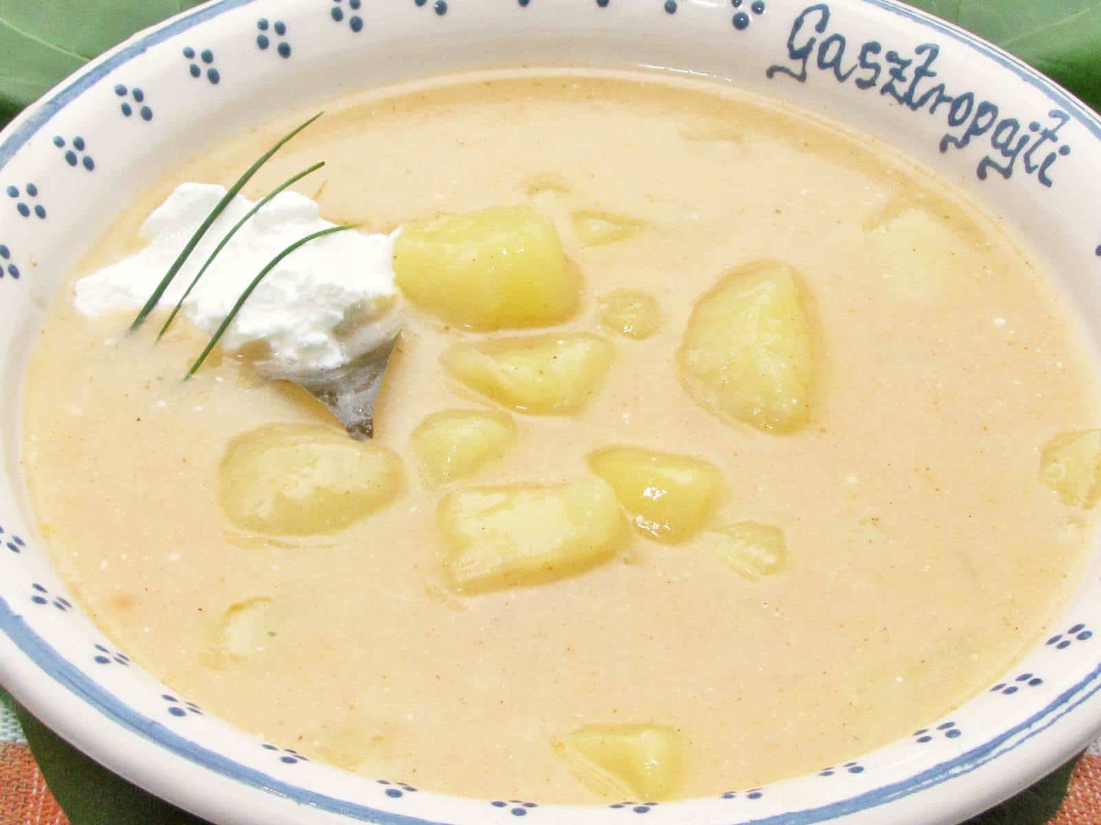 Tejfölös krumplileves