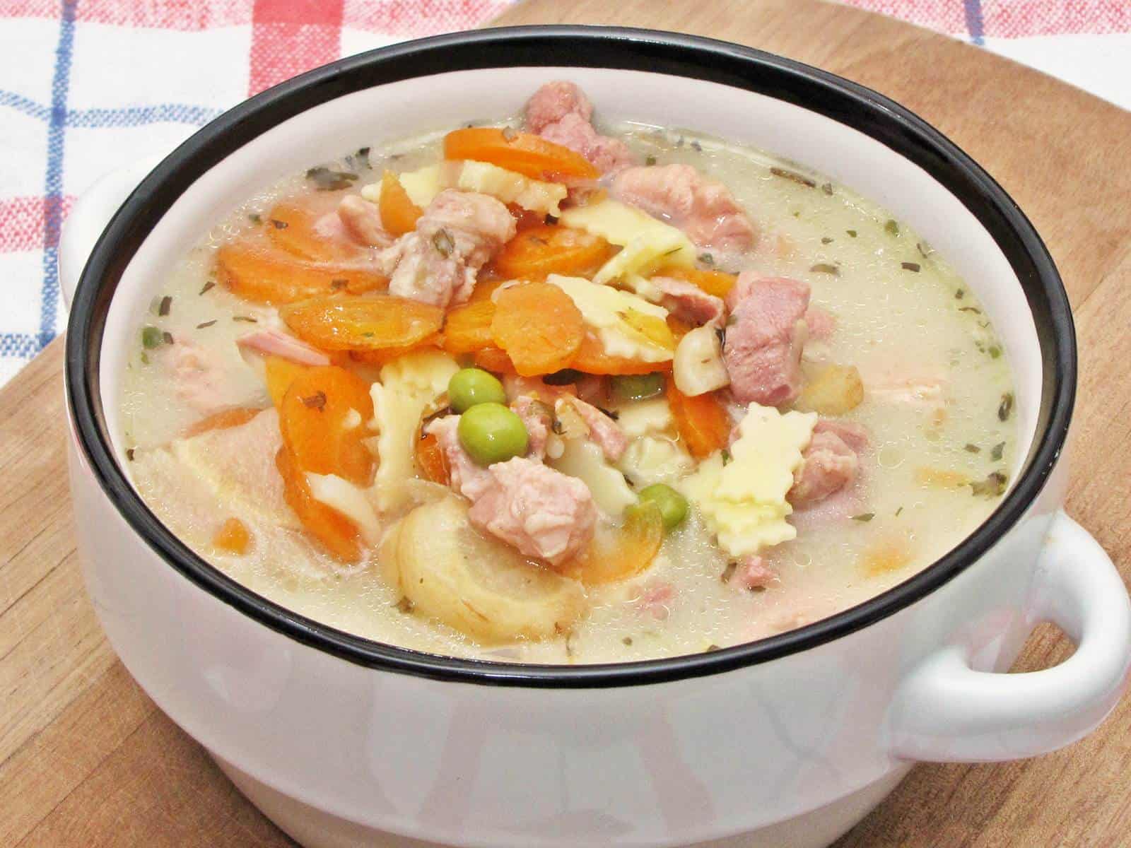 Tárkonyos szárnyas raguleves