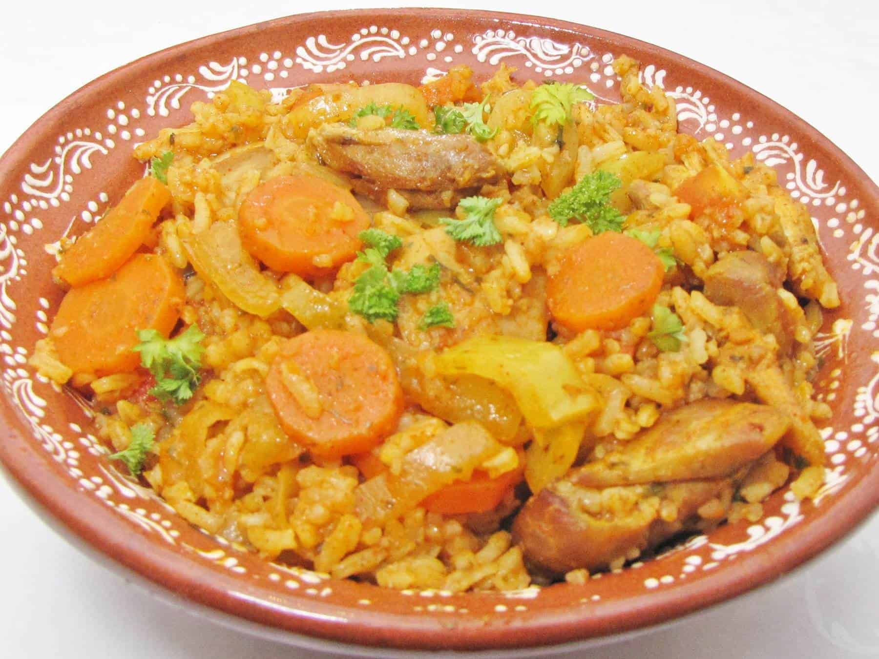 zöldséges piláf csirkecombbal.