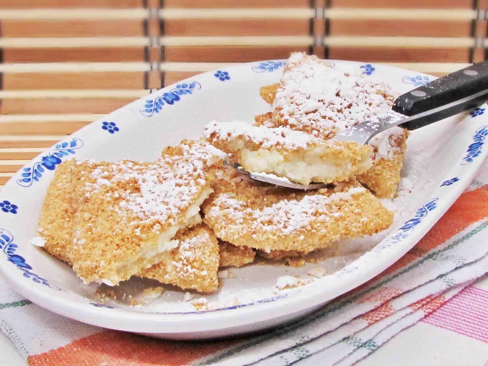 Derelye túróval, lekvárral, és sok mással