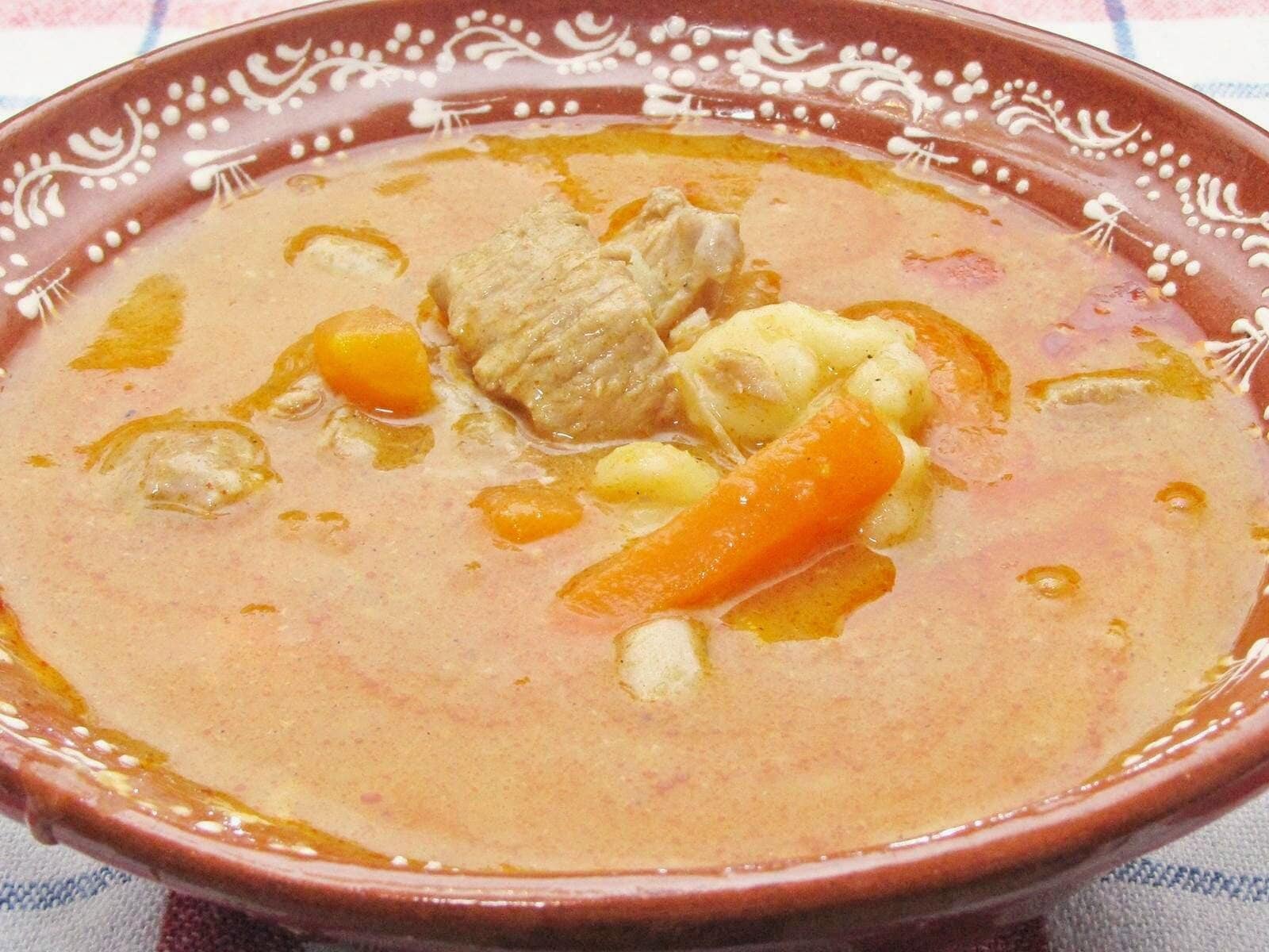 Sárgaborsó gulyás pulykacombból