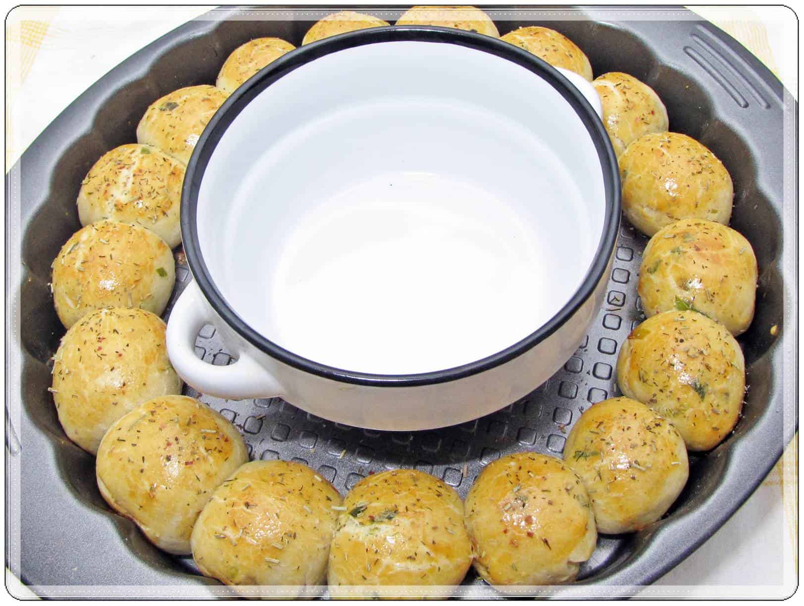 Aszalt paradicsomos tördelős pogácsa