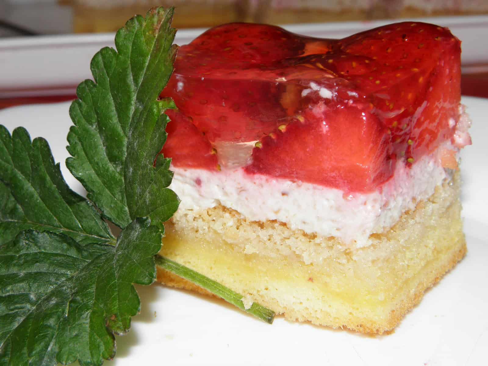 Diókrémes eper szelet