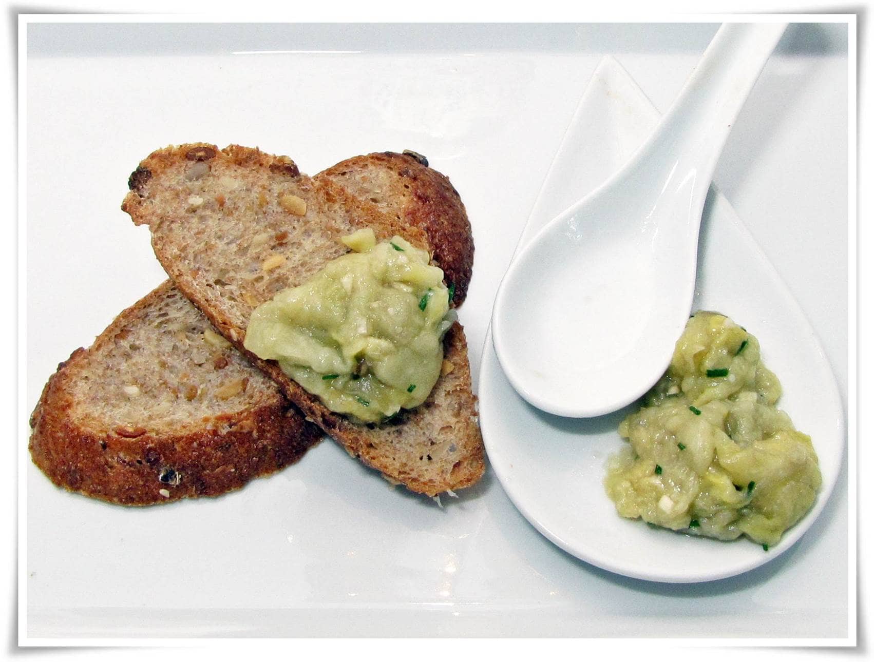 Snidlinges fokhagymás padlizsánkrém.