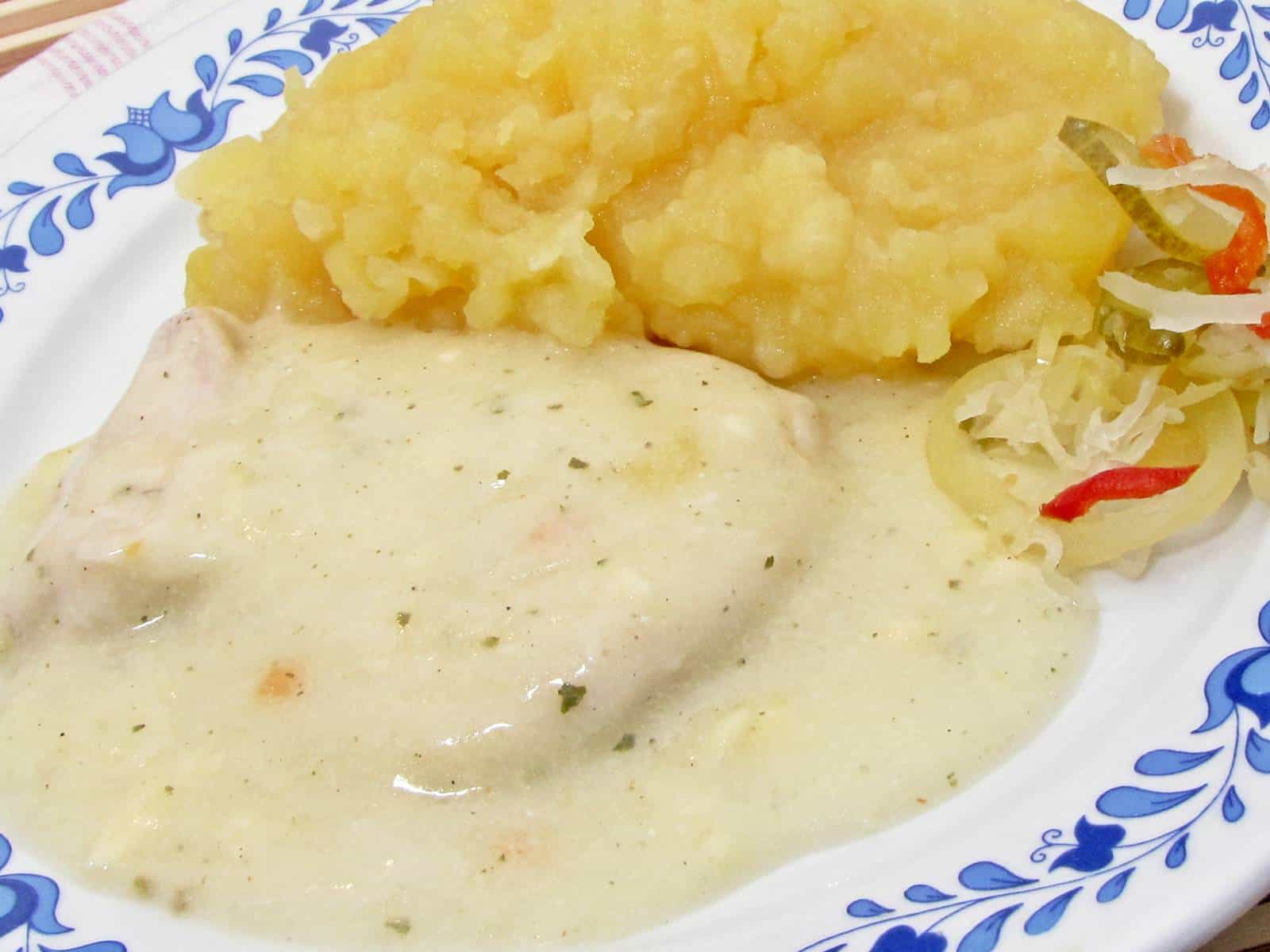 Csirkemell sajtmártással