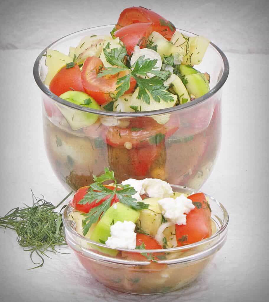 Cukkinis vegyes saláta.