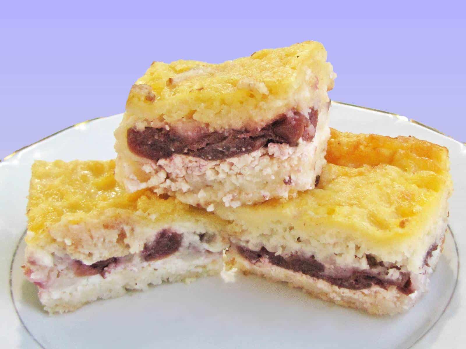 Lusta asszony meggyes – túrós pitéje