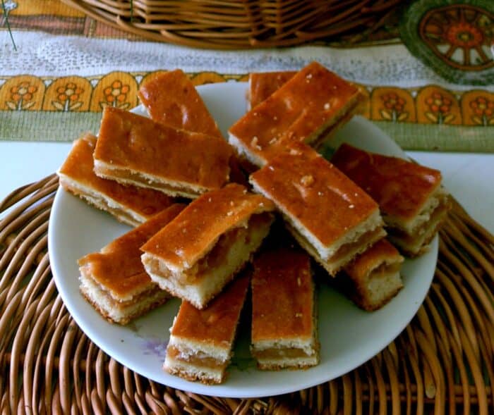 Erzsi mama almás pitéje