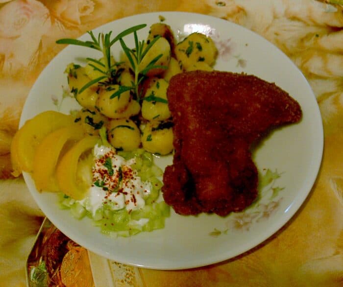 Rántott csirkeszárny körettel