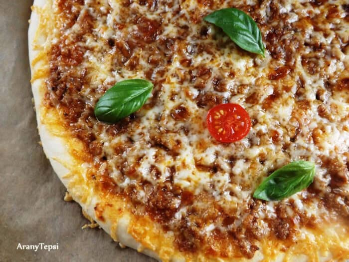 Pizza bolognese