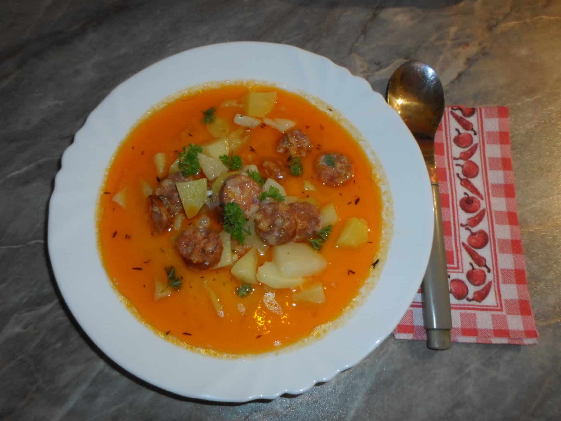 Tárkonyos-tejszínes burgonyaleves