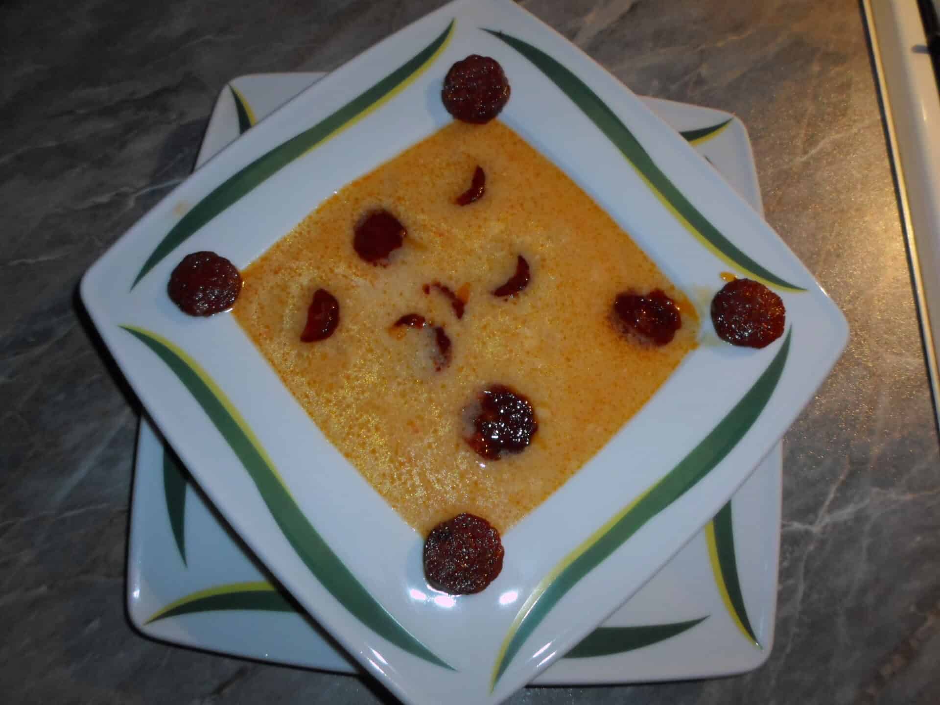 Sárgaborsó-krémleves sült kolbásszal