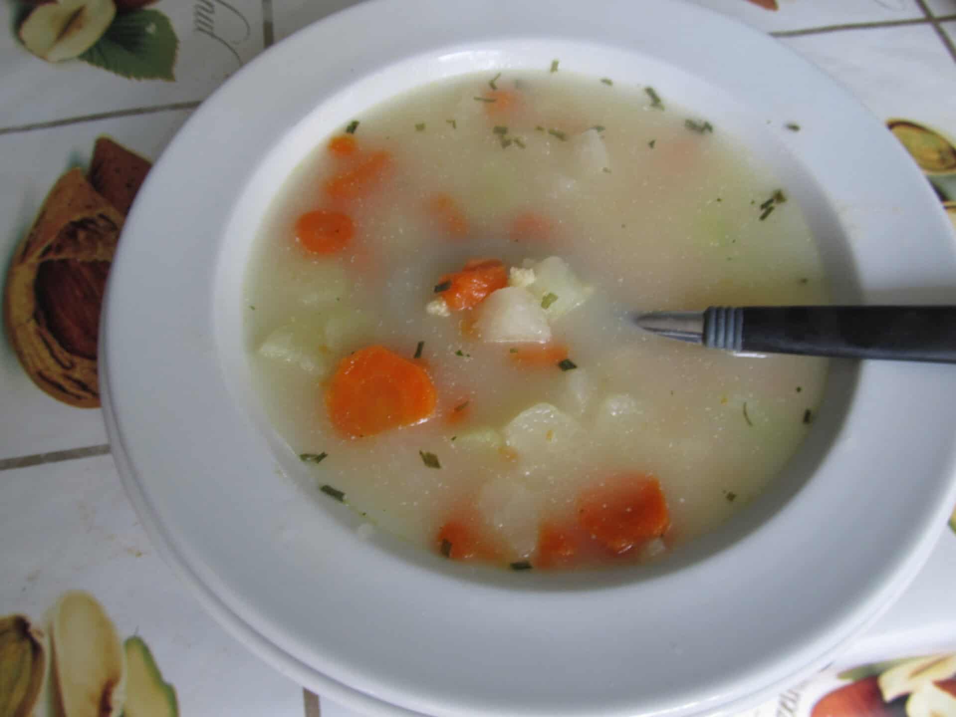 Karalábé leves, kölessel