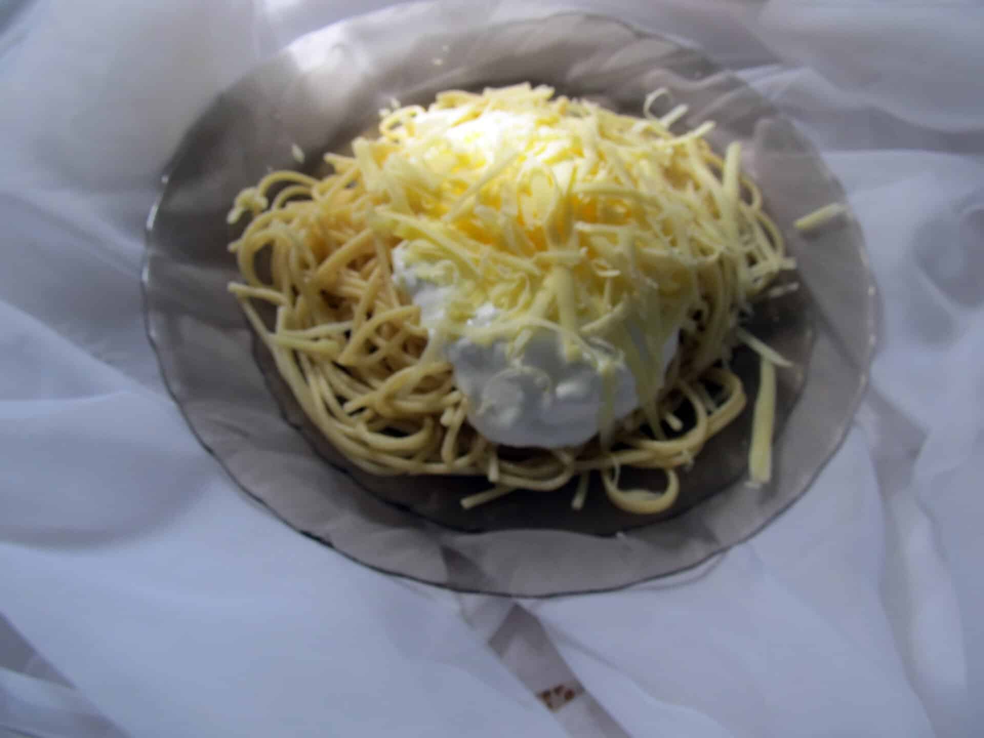 Sajtos tejfölös makaróni